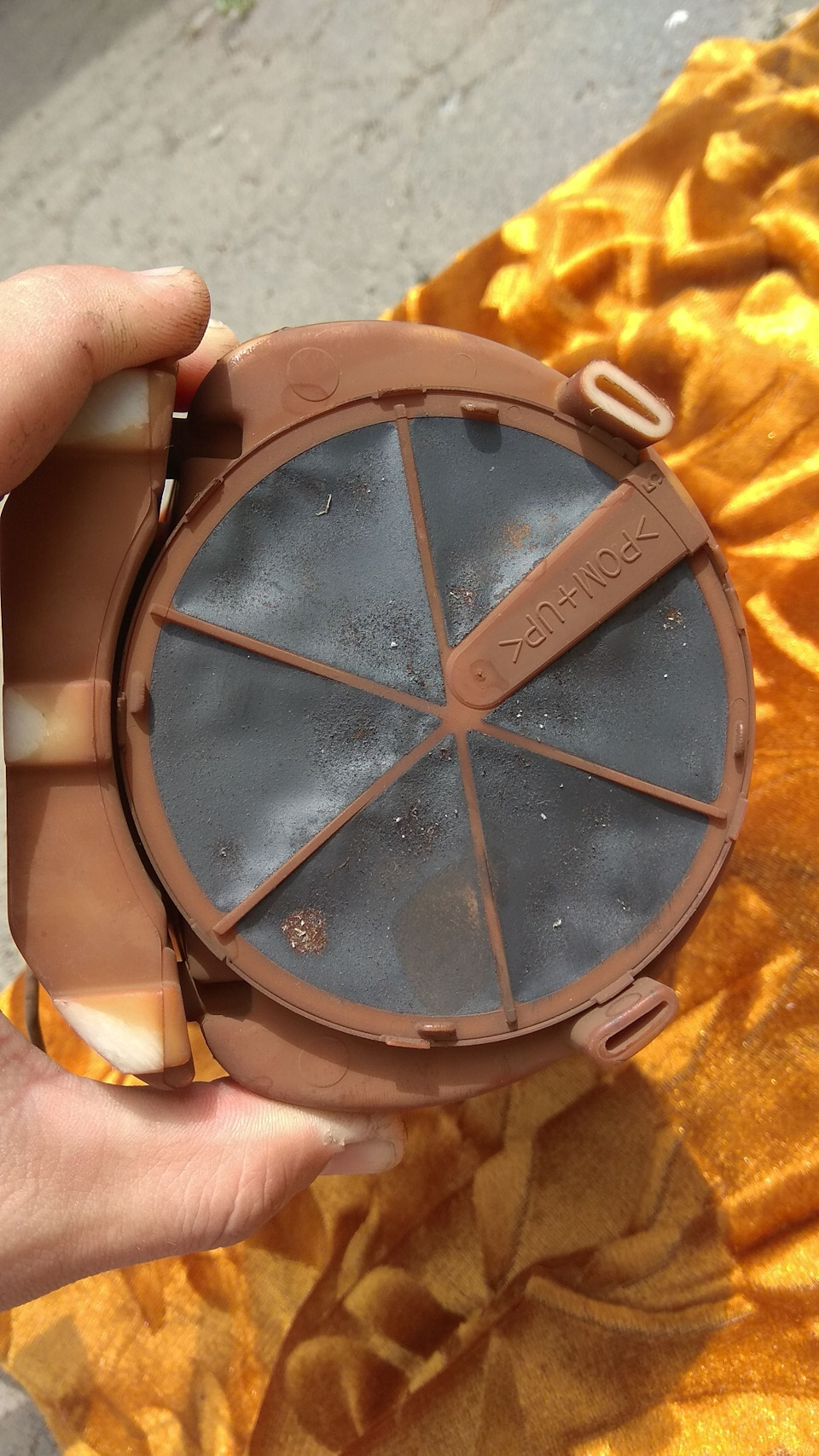 Чистка сеточки бензонасоса — Audi A6 (C5), 2,4 л, 2000 года | плановое ...