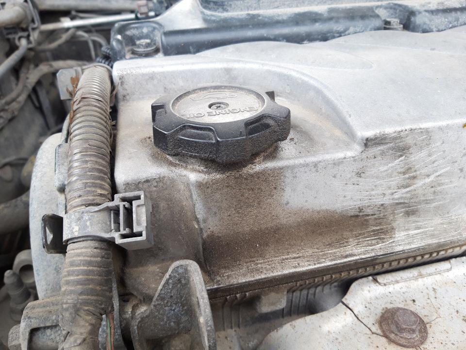 Сопливит (потеет) крышка заливной горловины клапанной крышки или как ...