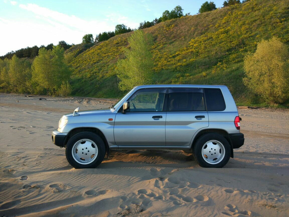 Mitsubishi pajero io