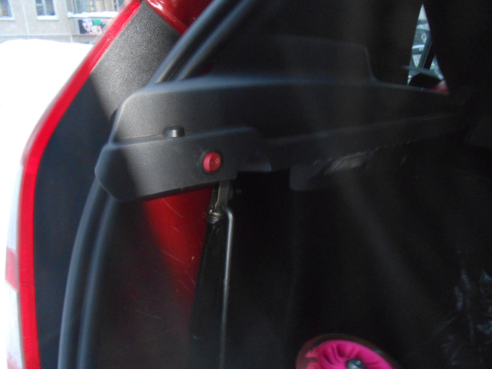 Освещение багажника — Renault Sandero Stepway (1G), 1,6 л, 2013 года ...