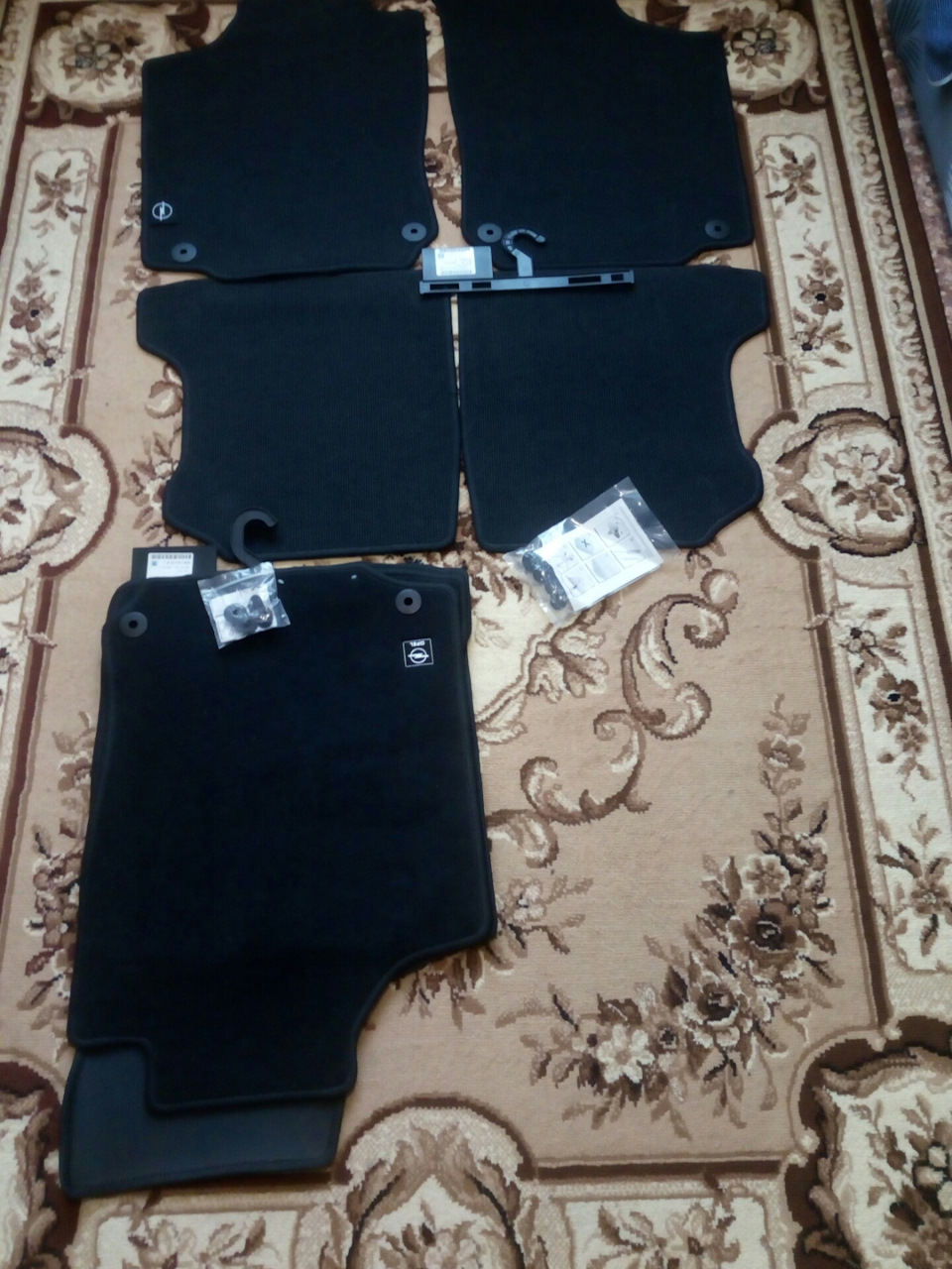 Коврики салона! — Opel Combo C, 1,6 л, 2003 года | аксессуары | DRIVE2