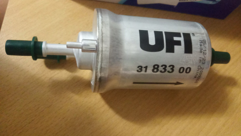 Топливный Фильтр UFI 31.833.00 — Volkswagen Golf Mk6, 1,6 л, 2010 года ...