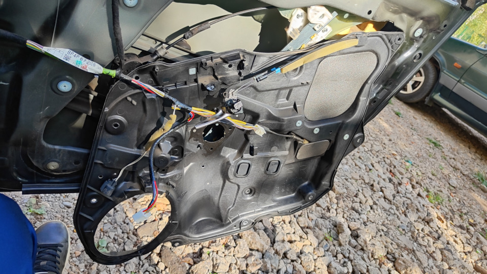 Шумоизоляция дверей — Mazda 3 (1G) BK, 2 л, 2008 года | своими