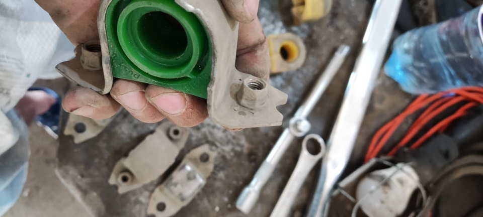 Вылез сайлентблок стабилизатора — Volkswagen Tiguan (1G), 2 л, 2012 ...