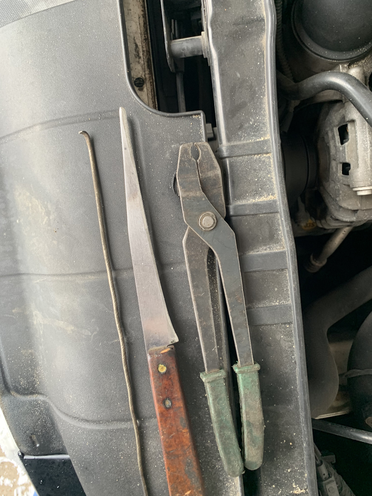 Замена датчика положения заслонок впускного коллектора — Audi A4 (B8 ...