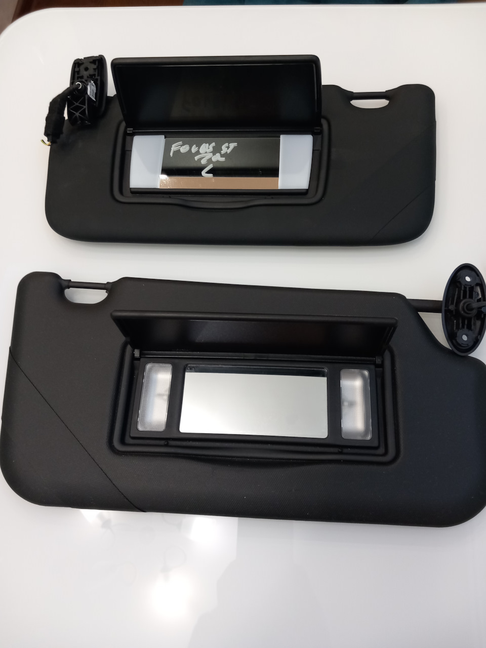 Подсветка зеркал — сверху фокус 4, снизу фокус 3 — Ford Focus Hatchback III