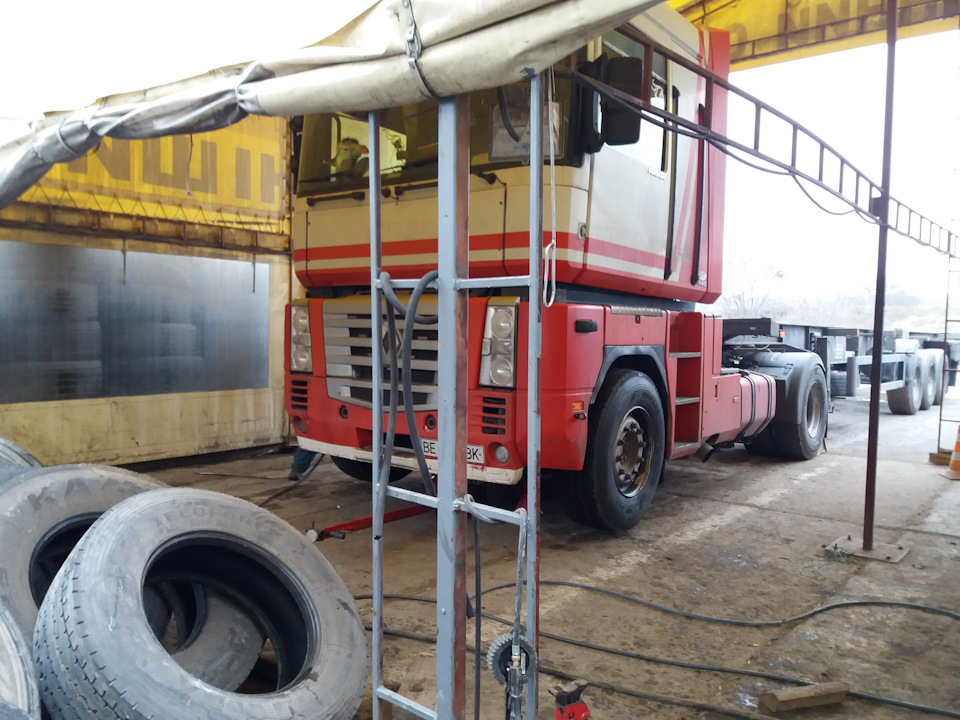 Новая резина на передок — RENAULT MAGNUM RENAULT MAGNUM, 9,9 л, 2003 ...