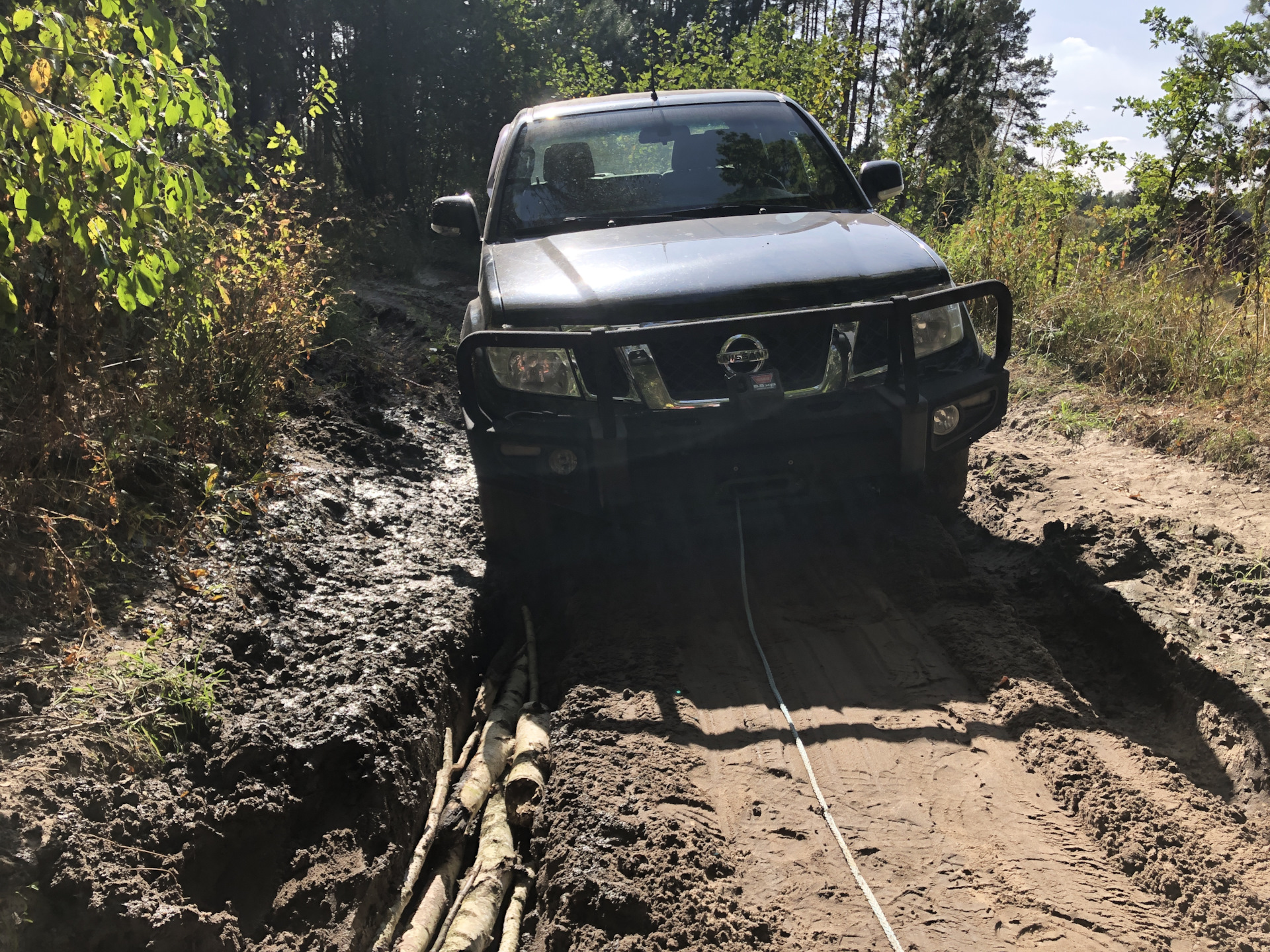 Навара стоит в лесу и не заводится! Срочно нужна помощь! — Nissan Navara  (2G), 2,5 л, 2011 года | поломка | DRIVE2