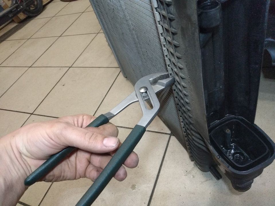 Устранение течи радиатора — BMW 3 series (E36), 1,6 л, 1997 года ...