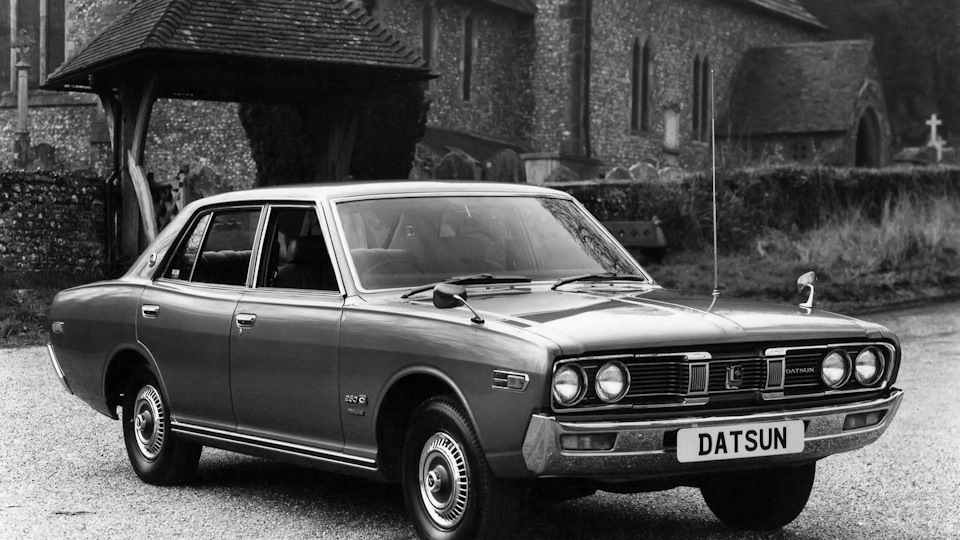 Nissan Datsun 1974 sedan