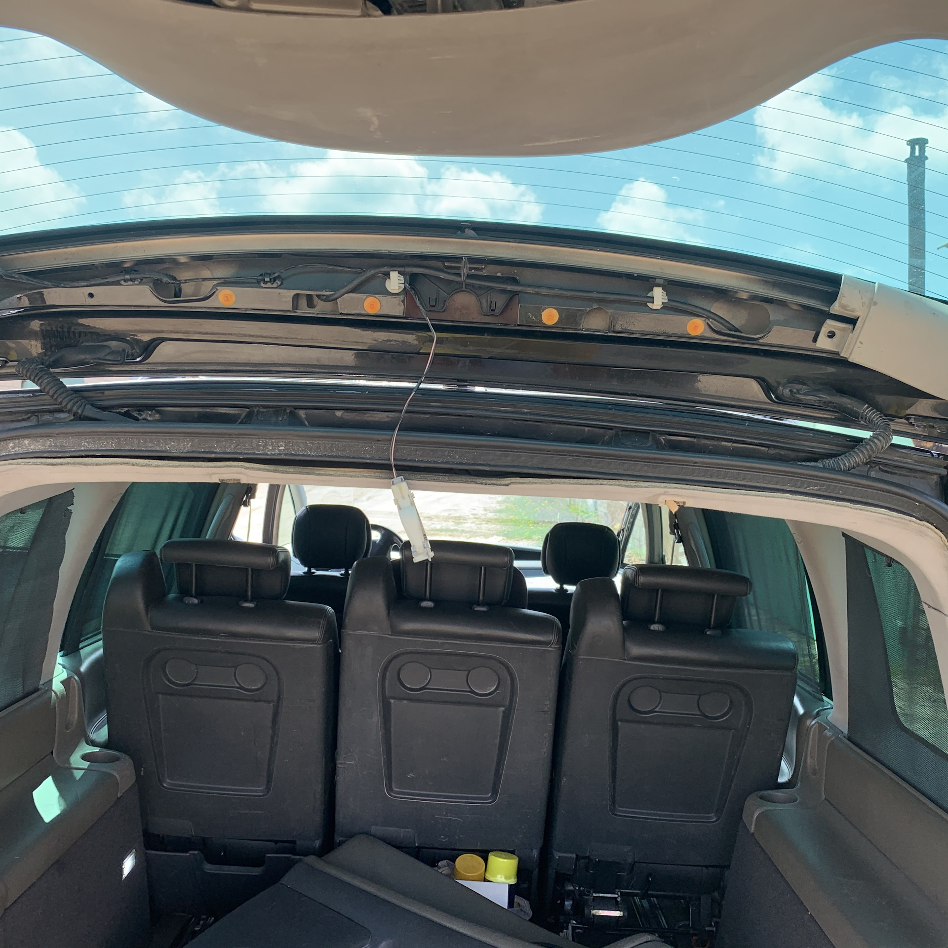 Замена лампы стопа на грышке багажника — Renault Espace IV, 2,2 л ...