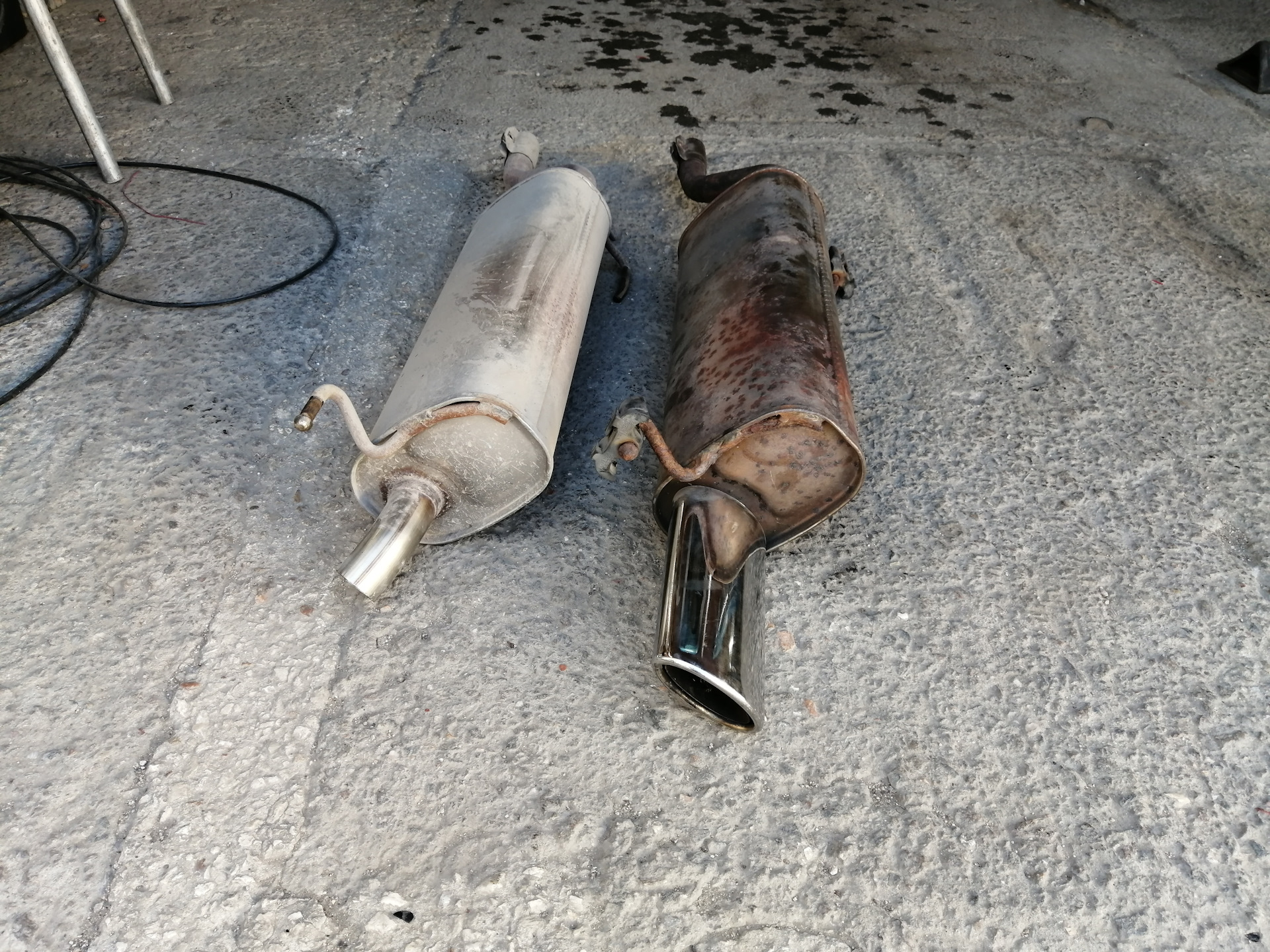 Забитый глушитель. Забитый глушитель. Прогорел глушитель оптима 3. Неисправности выхлопной системы автомобиля. Забить выхлопную трубу.