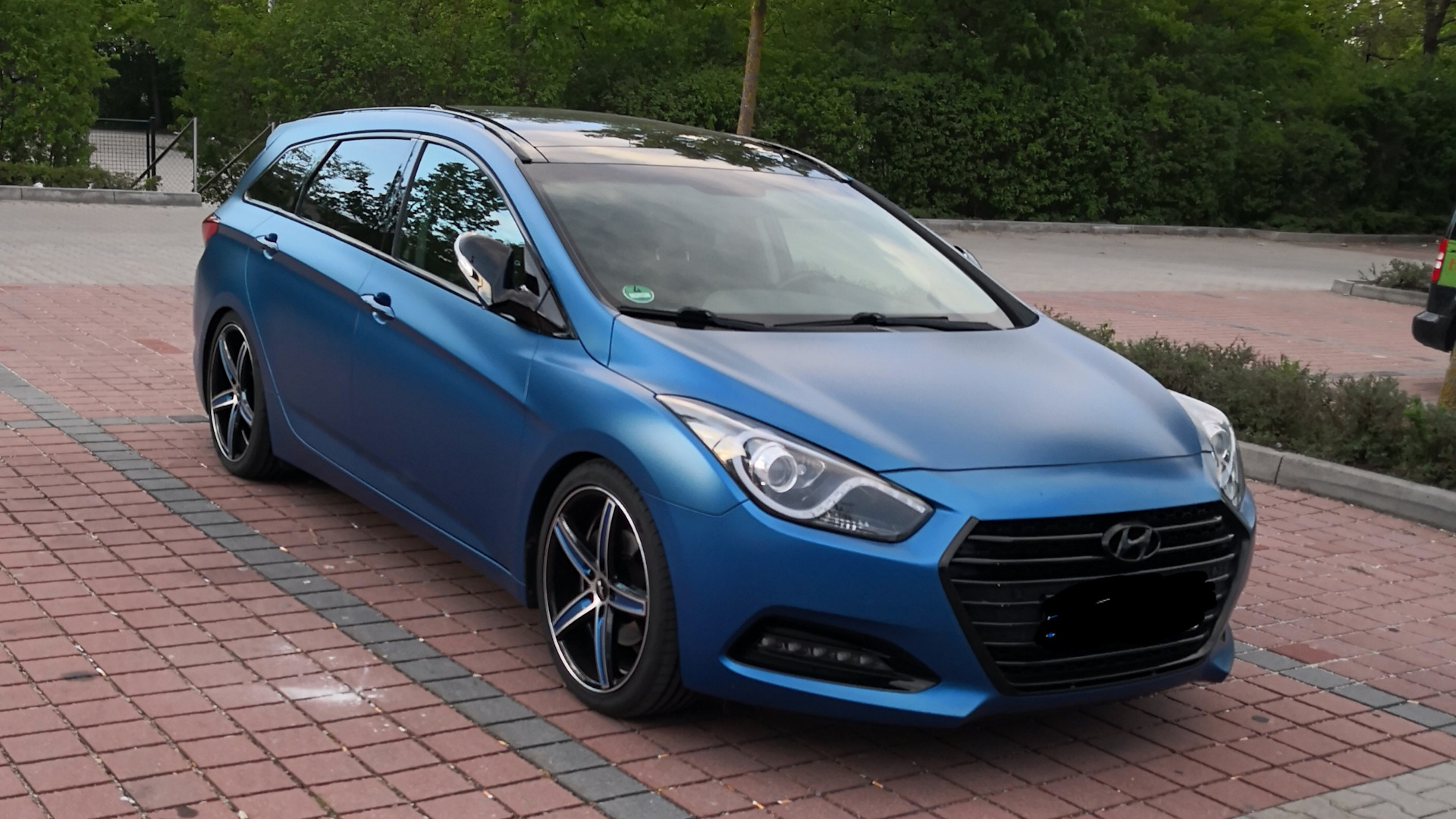 Me 40. I40 Hyundai синий. Hyundai i40 голубой. Хендай i40 универсал в пленке. I40 2013 синий.