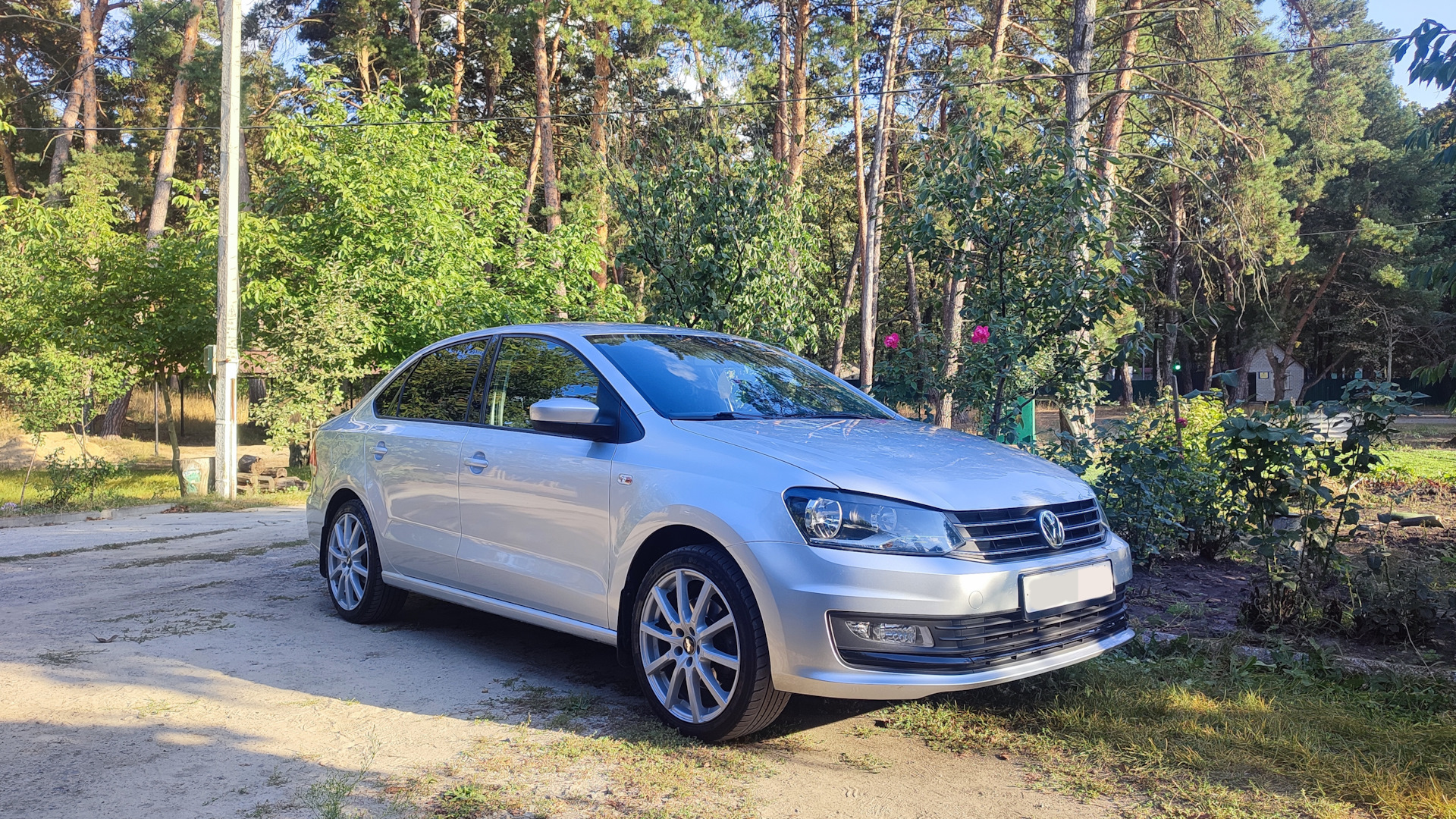 Volkswagen Polo Sedan 1.6 бензиновый 2011 | на DRIVE2