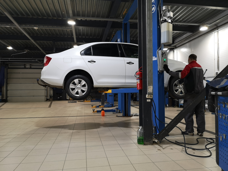 Сайлентблоки рычагов и болты подрамника — Skoda Rapid (1G), 1,6 л, 2015 ...