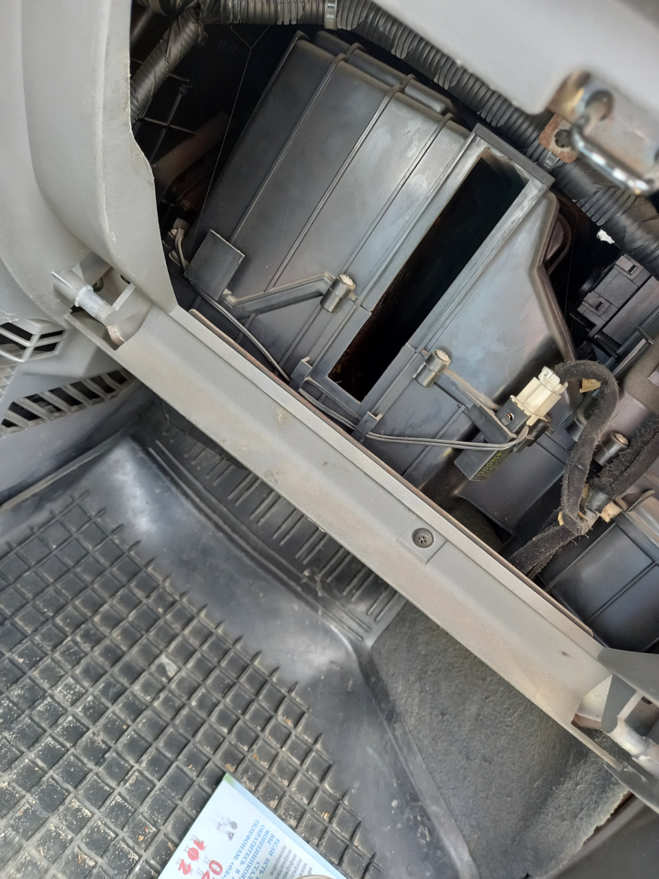 Замена салонного фильтра. — KIA Rio (1G), 1,5 л, 2003 года | расходники ...