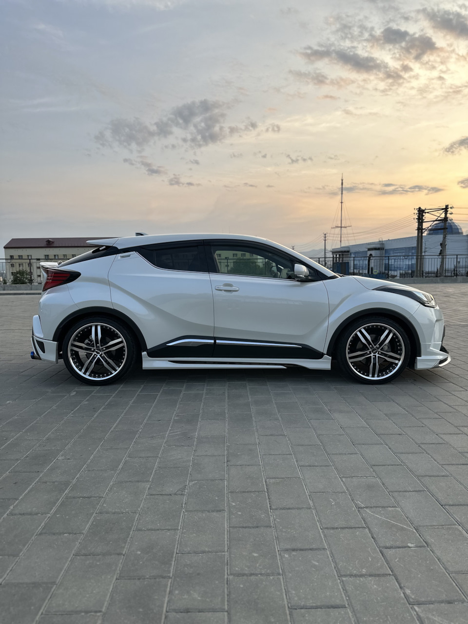 Продам красавицу в хорошие руки — Toyota C-HR, 1,2 л, 2019 года | продажа  машины | DRIVE2