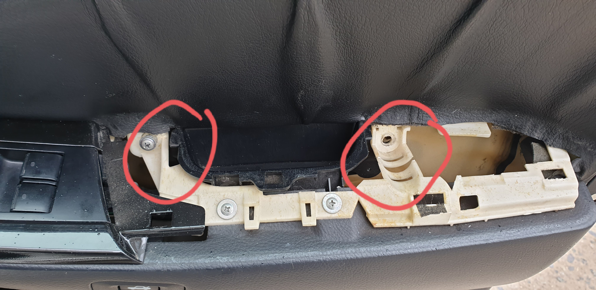 Снятие дверной обшивки — Toyota Crown (S180), 2,5 л., 2008 года ...