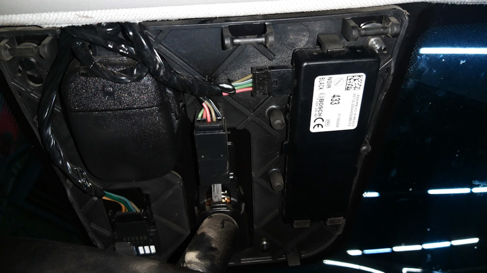 защелки сверху и снизу — Cadillac SRX (2G)