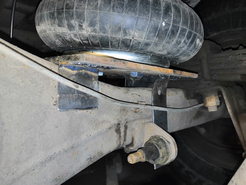 Замена задней левой лампы стопа — Chery Tiggo 3, 1,6 л, 2016 года ...