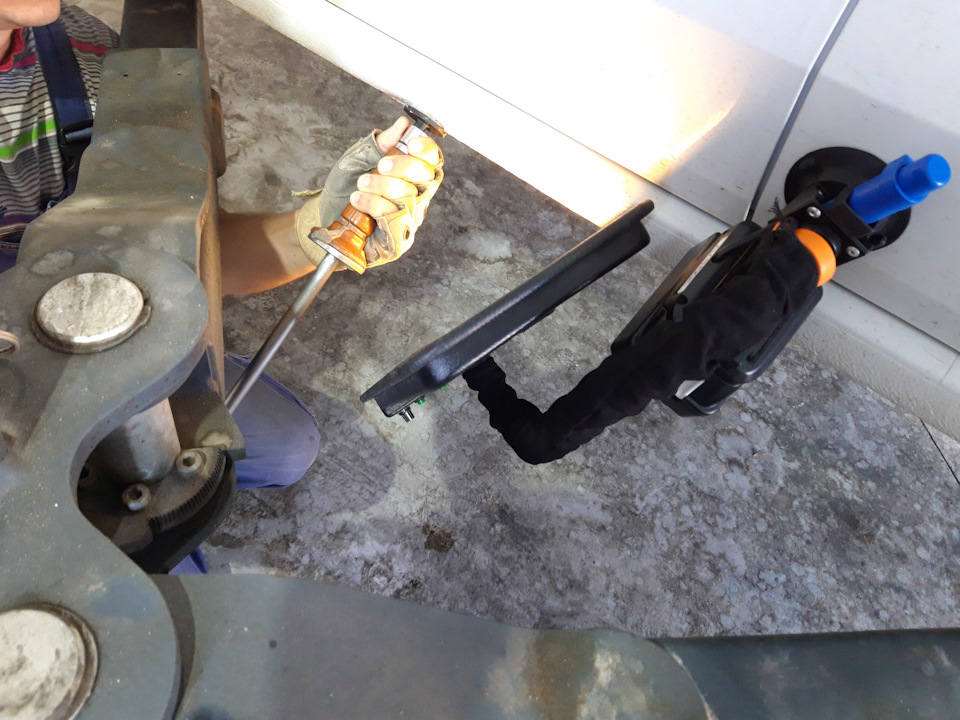 Вот вам и технологии.Вытягивание вмятин порогов без покраски ...