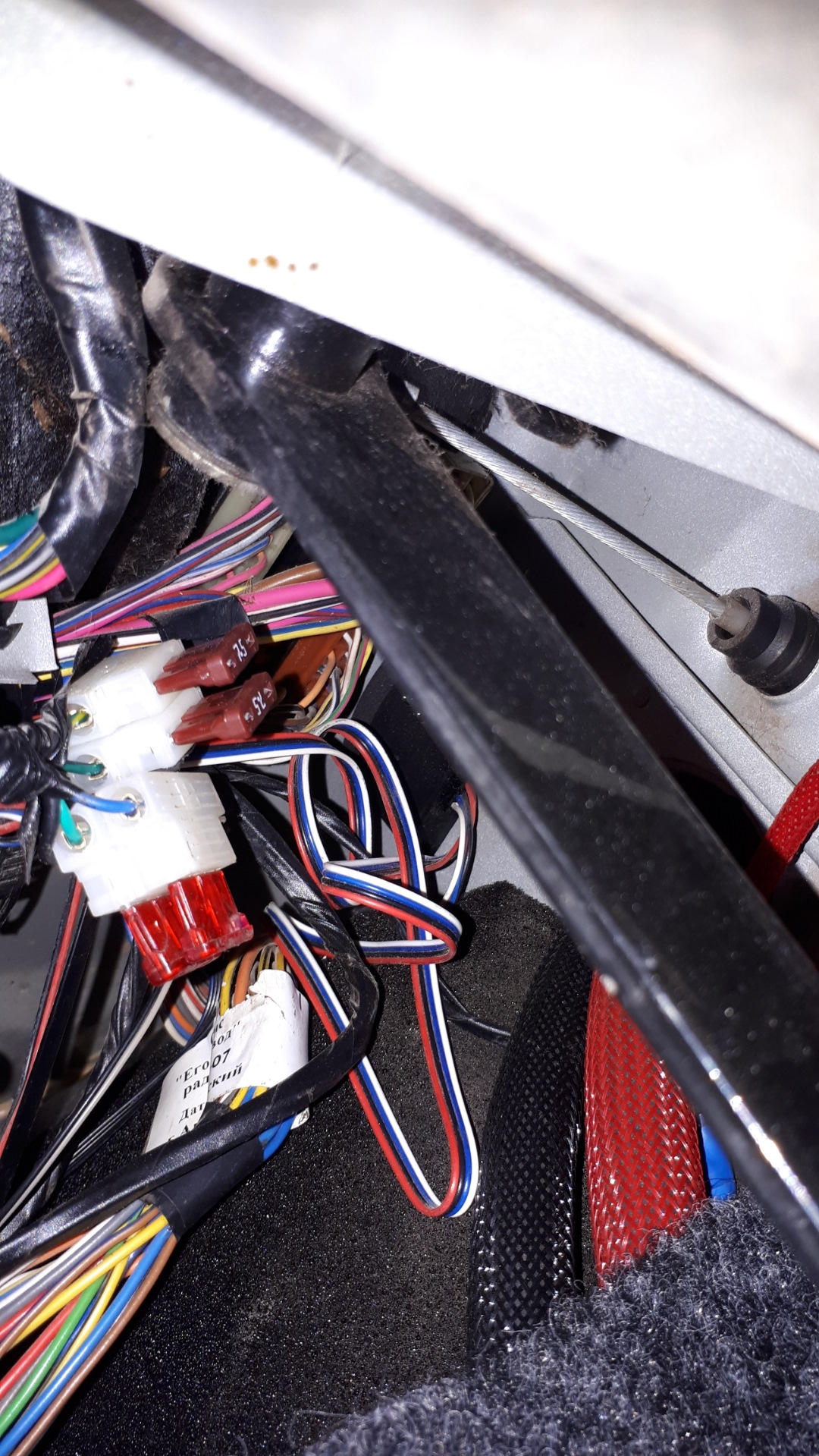 При постановке на сигнализацию не моргают поворотники. Центральный замок ваз 2106. Залипает поворотник при постановке на сигнализацию. Рычаг авто для моргания поворотников. Провод красный с белой полосой ваз 2110.