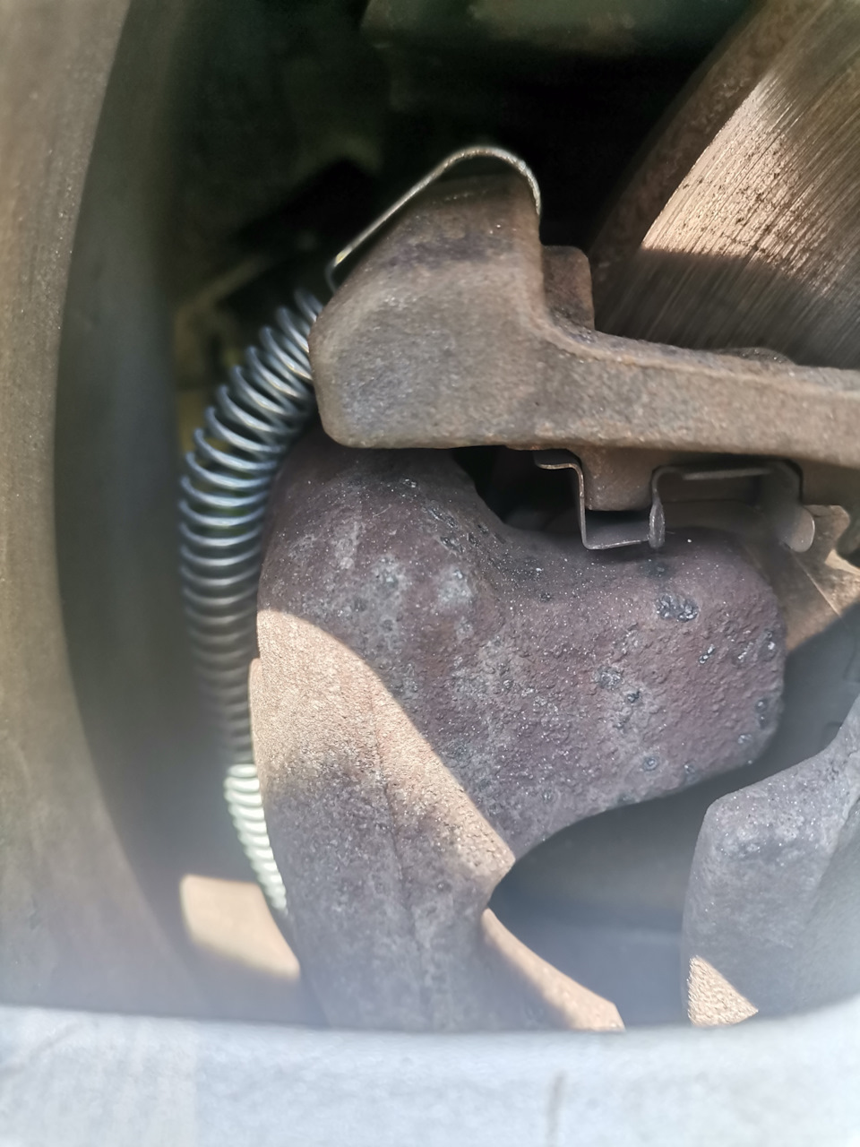 Устранение стука задних суппортов — пружинки — Volkswagen Jetta V, 1,6 ...