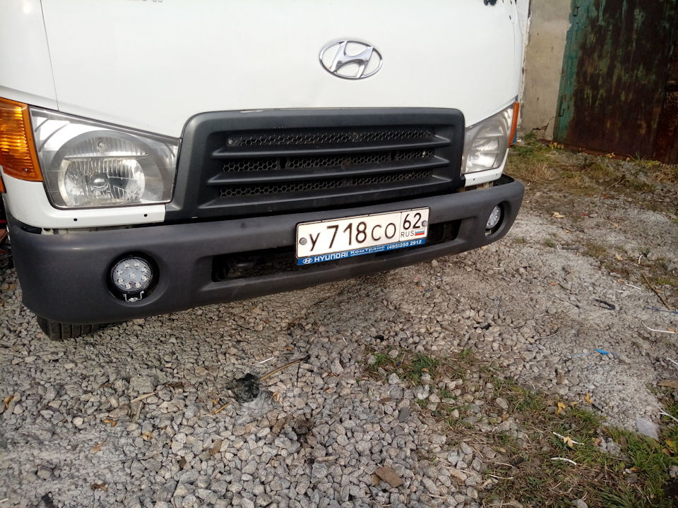 Замена противотуманных фар. — Hyundai HD 72, 3,2 л, 2007 года | своими ...