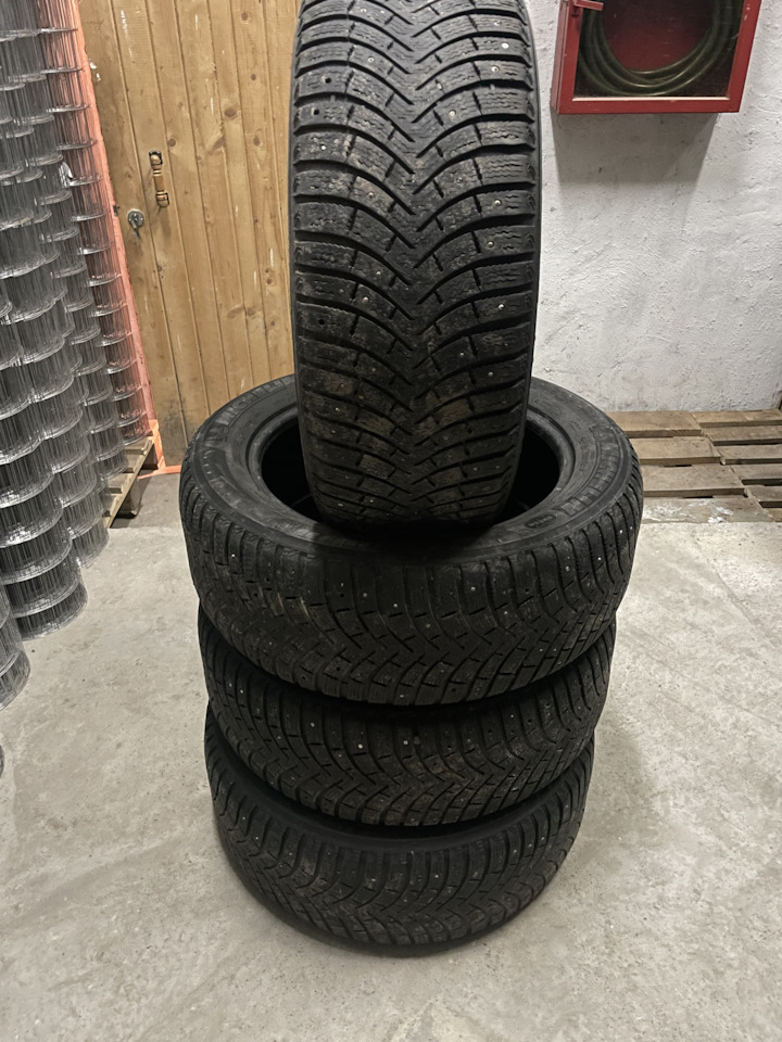 Шины зимние шипованные Michelin 235/55 R19 на Land Rover Discovery ...