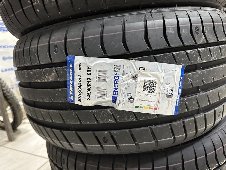 Фото в бортжурнале Infiniti q50. Запчасти на фото: Triangle TH202 EffeXSport 245/40R19