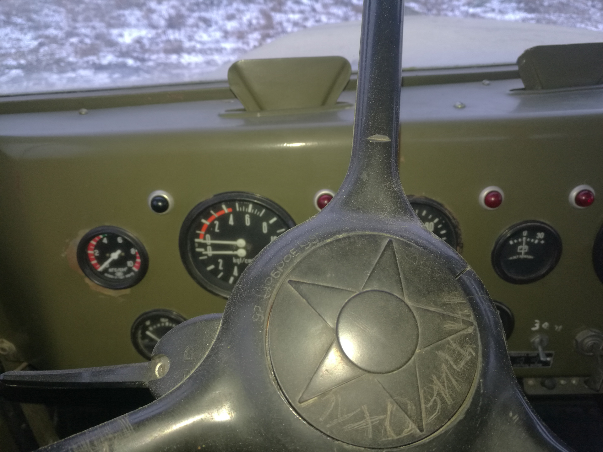 Руль краза. Руль краза. Краз 255 салон. Краз-256б кабина. Краз 255б кабина внутри.