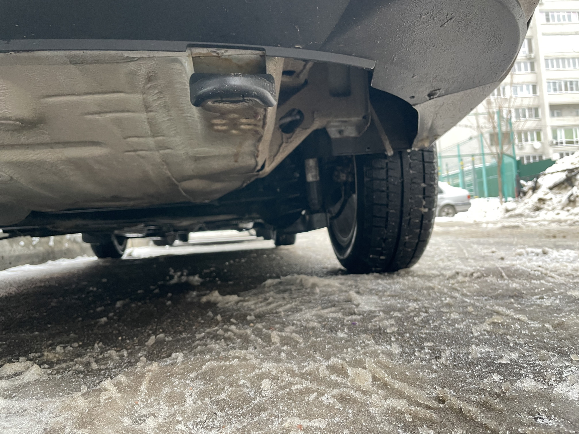 Установка пыльников заднего бампера — Volkswagen Polo liftback, 1,4 л ...