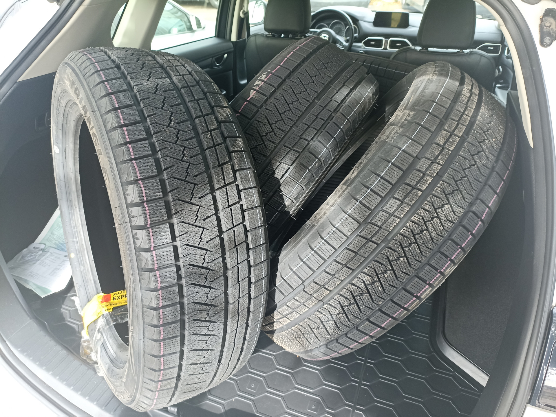 В жизни так бывает — Mazda CX-5 (2G), 2 л, 2018 года | шины | DRIVE2