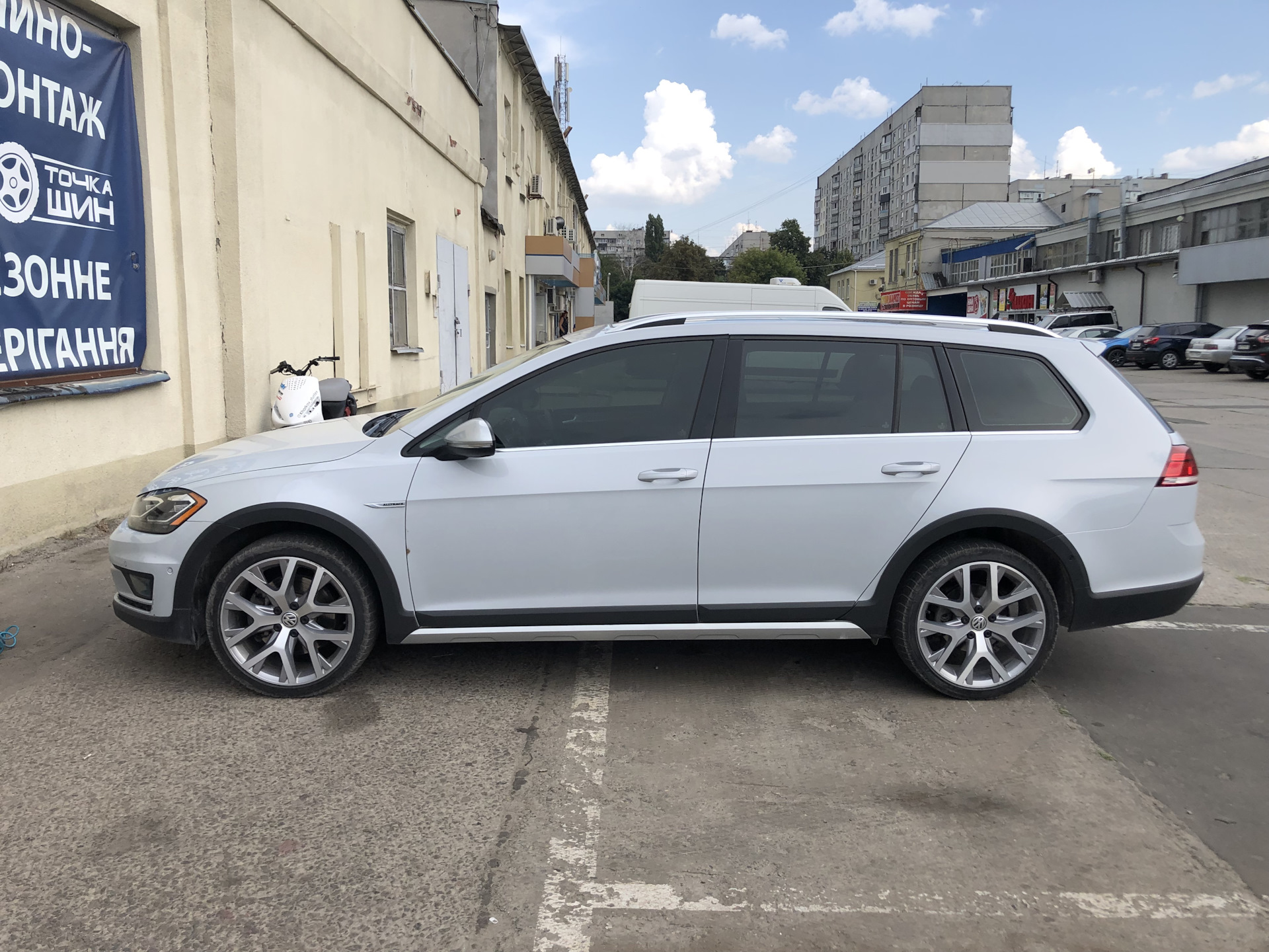 VW Golf Alltrack черный