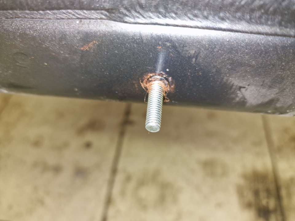 Замена сломанной шпильки порога — Mercedes-Benz GL-class (X166), 3,5 л ...