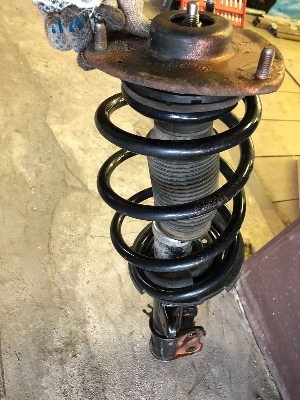 Замена передних штатных пружин на Клаксон 14990 киа соренто 2010г. НЕ ...