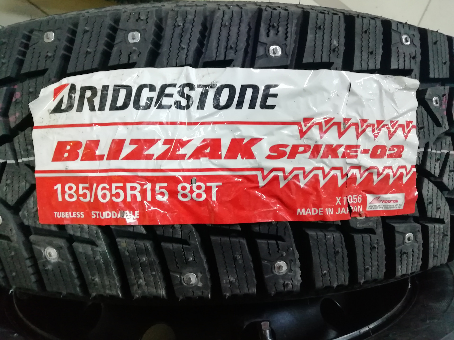 Зимние шины bridgestone spike 02 зимняя. Bridgestone Blizzak Spike-02. Зимние шины Bridgestone Blizzak Spike-02. Blizzak Spike-01 характеристики. Испытания тормозного пути Бриджстоун.