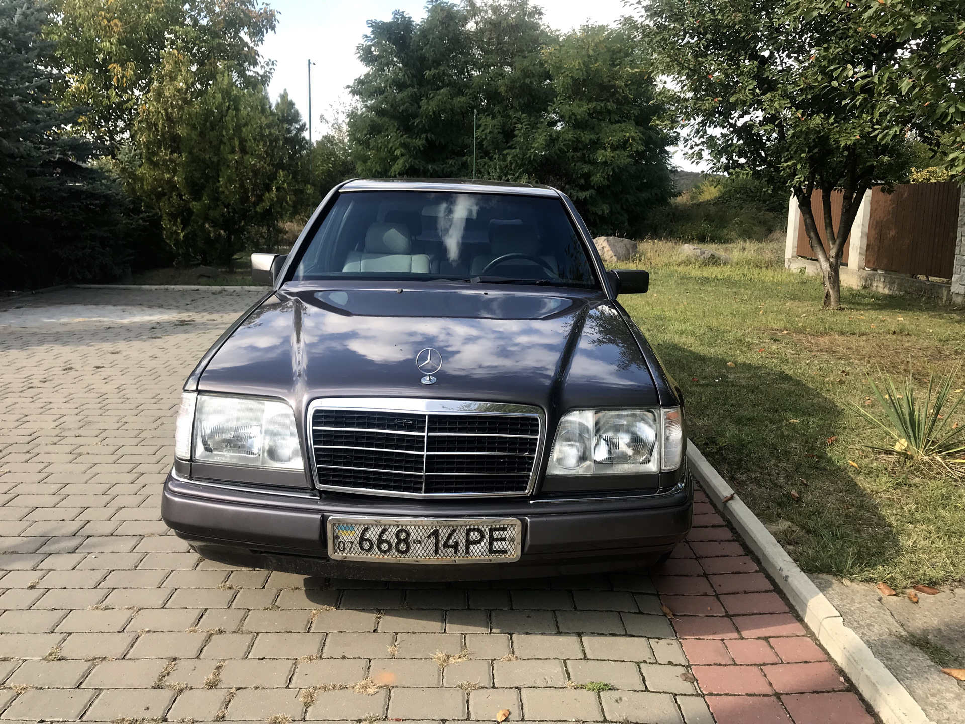 Мерседес 230е. Мерседес 124 е230. Mercedes e230. Мерседес-Бенц 124 е 230. Мерседес 230e.