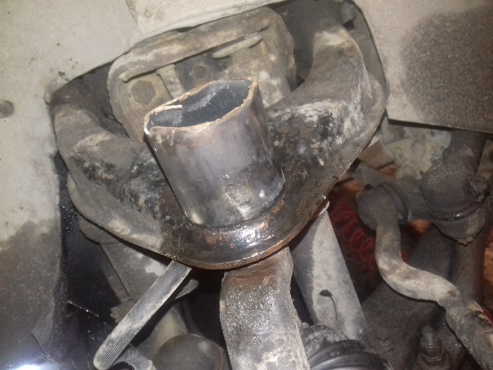 Кусок трубы, например. — Hyundai Galloper