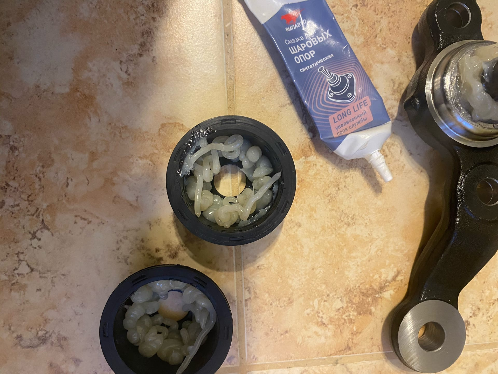 Нижние шаровые опоры от Toyota Mark 2 110 (как снять пыльник с CTR ...