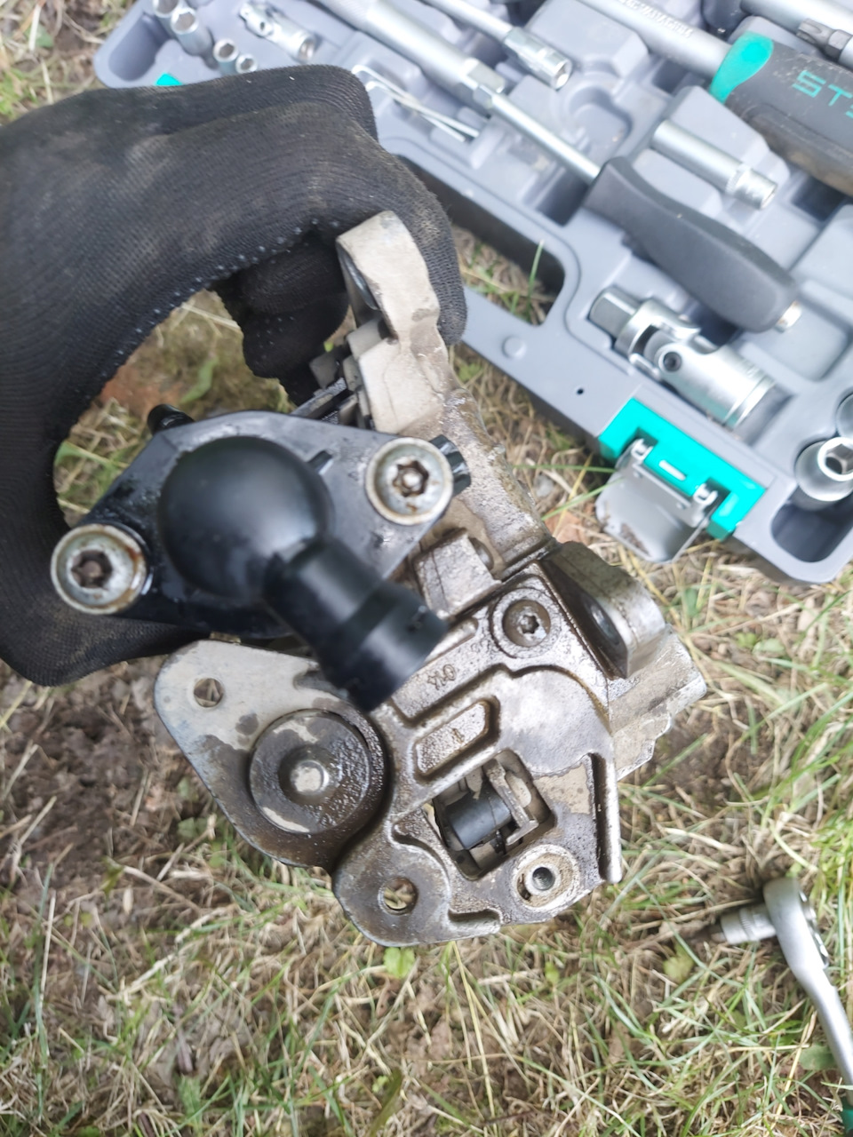 Замена щёток изитроника на Opel Astra h, 116 лс. — Opel Astra H, 1,6 л ...