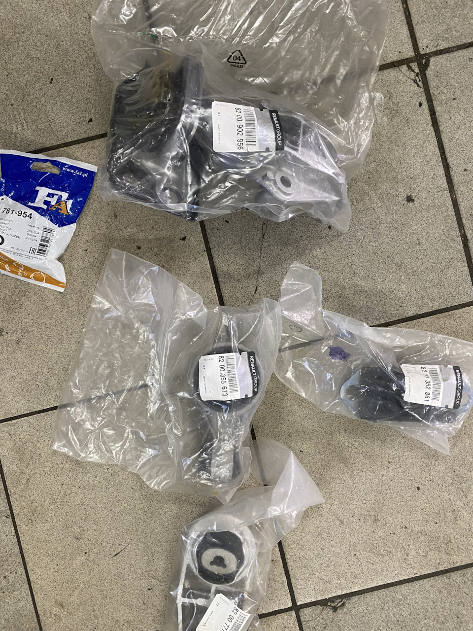 Опоры двигателя Меган 2. Замена. — Renault Megane II, 1,5 л, 2007 года ...