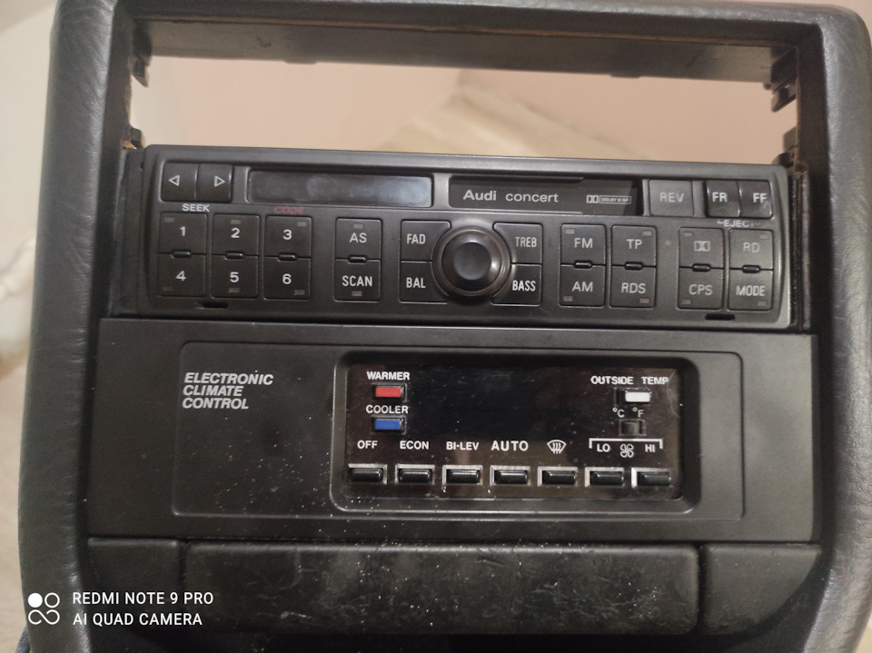 Теперь на одном уровне с панелью климата — Audi 100 (C3)