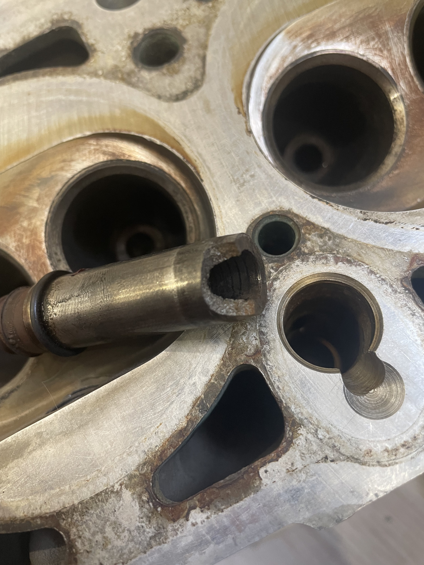 Ремонт двигателя (часть 4) Замена направляющих клапанов, мойка гбц ...