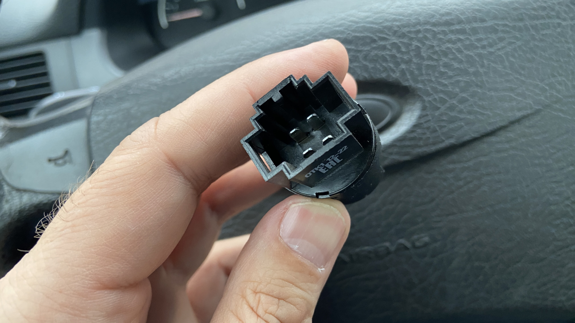 Замена датчика положения педали тормоза или как говорят в простонародье ...