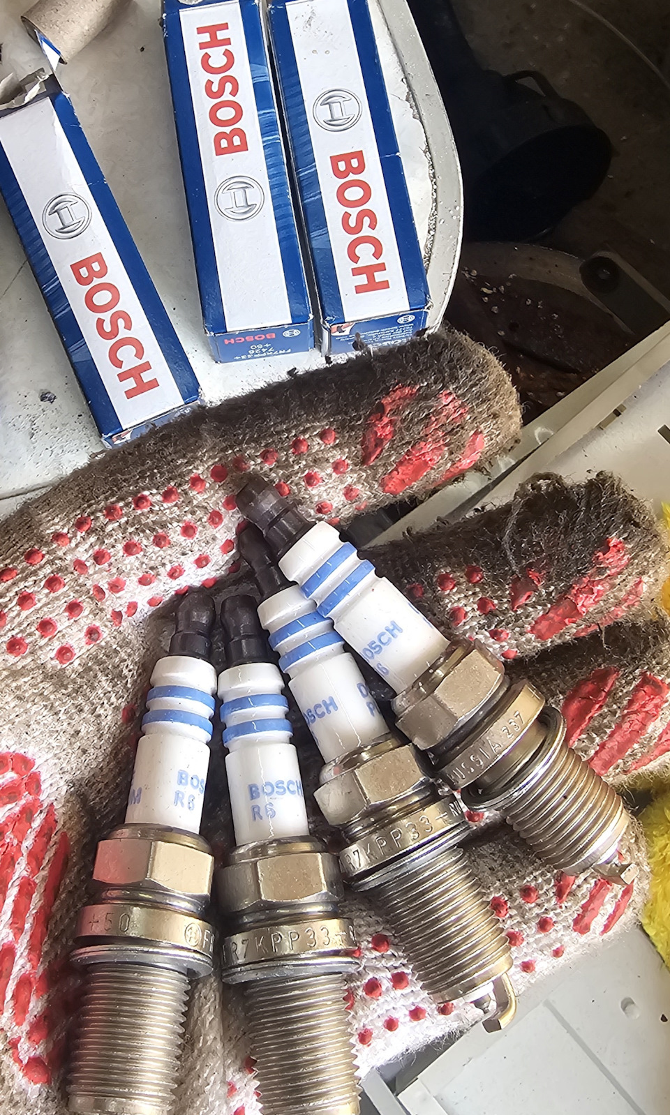 Новые свечи, катушки не сфоткал — Volkswagen Passat B5