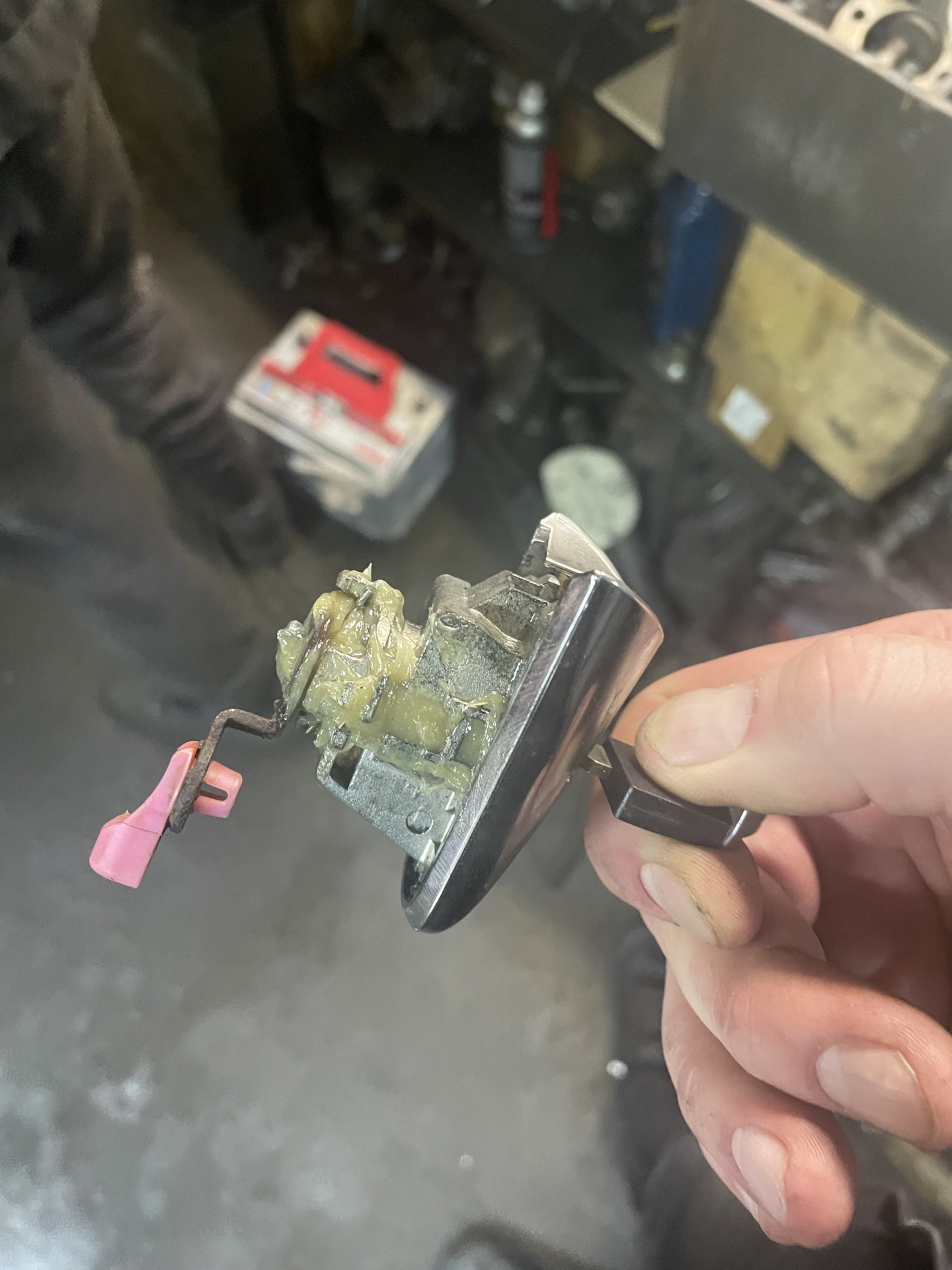 Замена моторчика центрального замка водительской двери FX/QX70 ...