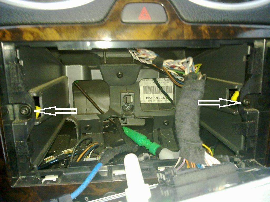 Как снять дисплей с магнитолы AUX мне в мафон (6000 CD). - Ford Focus II Sedan, 2 л, 2006 года автозвук DRIVE2
