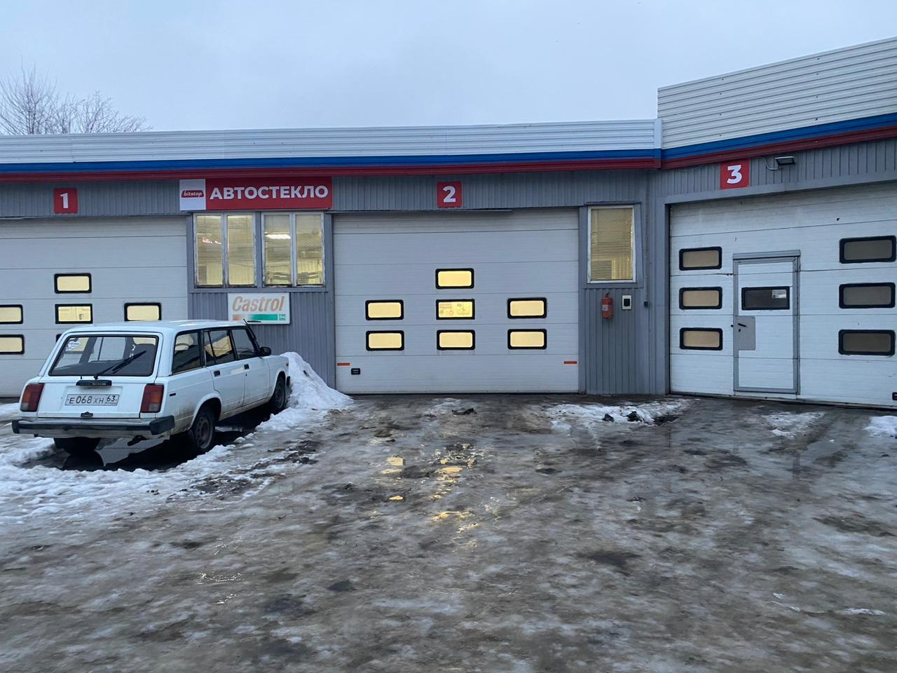 Замена лобового стекла — Lada Приора седан, 1,6 л, 2013 года | визит на ...