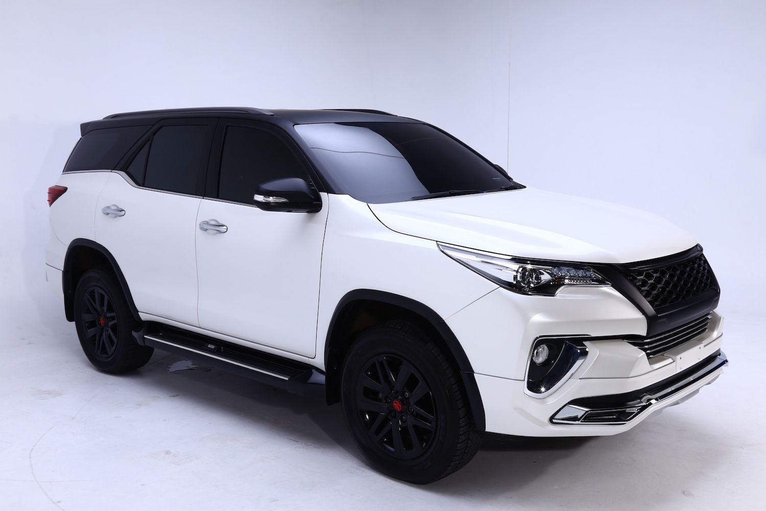 Тойота Fortuner 2018